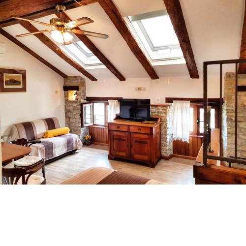 Nirvana Apartments and Rooms