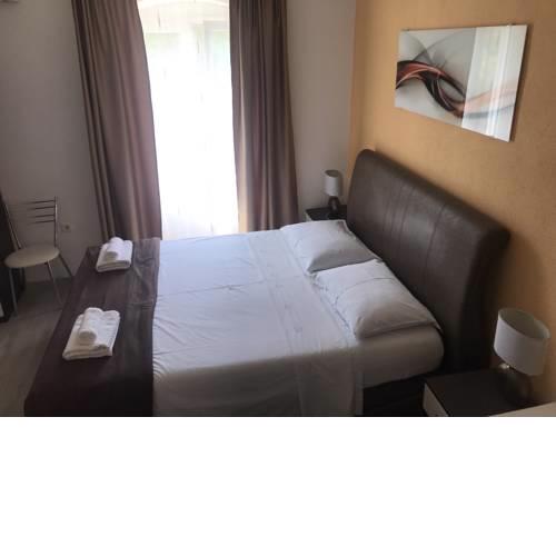 Nirvana Rooms & Apartments