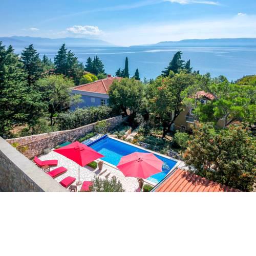 Novi Vinodolski Villa Sleeps 6 with Pool Air Con and WiFi