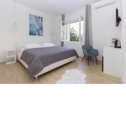 OASIS Deluxe room in center Split