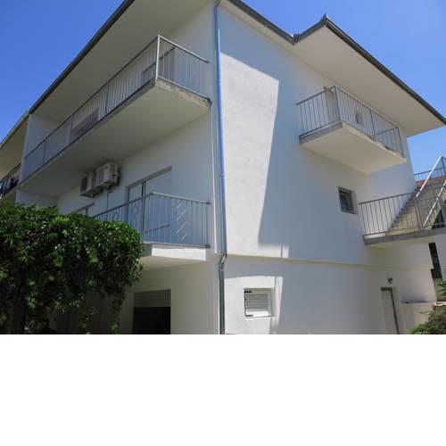 Okrug Gornji Apartment Sleeps 7 Air Con