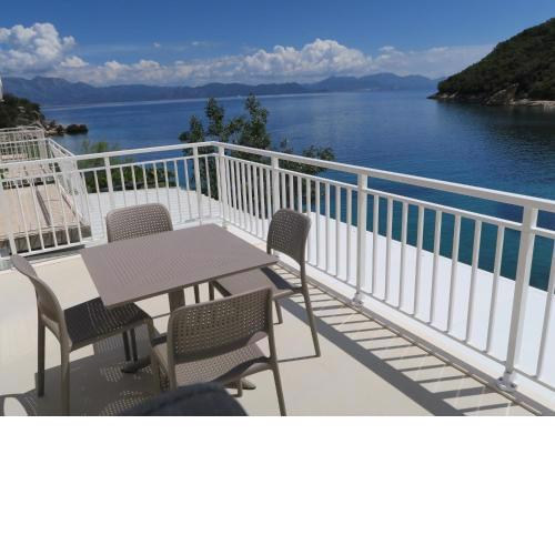 Old Fisherman's House w 3BD, balcony and terrace by the sea