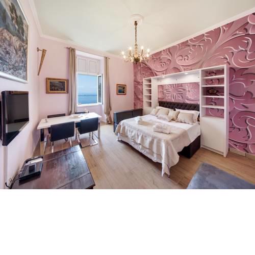 Old Town Beachfront Apartment