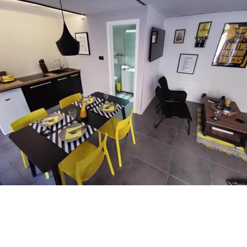 Old town Studio Apartment - Yellow