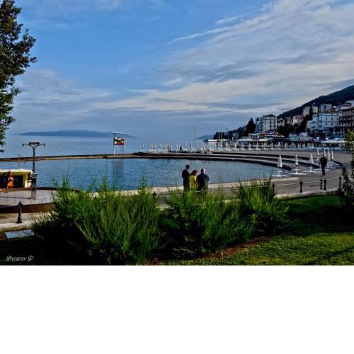 One bedroom apartment, ground floor, parking, near sea