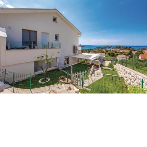 One-Bedroom Apartment in Banjol