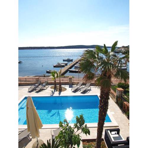 One-Bedroom Apartment in Barbat I