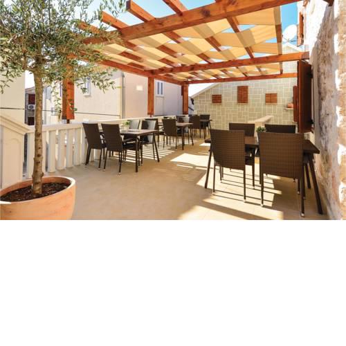 One-Bedroom Apartment in Betina