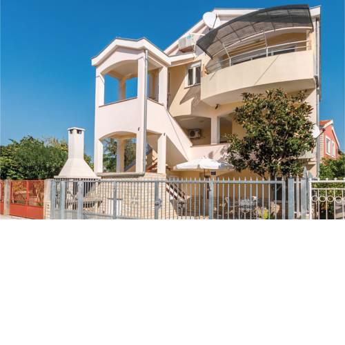 One-Bedroom Apartment in Bibinje