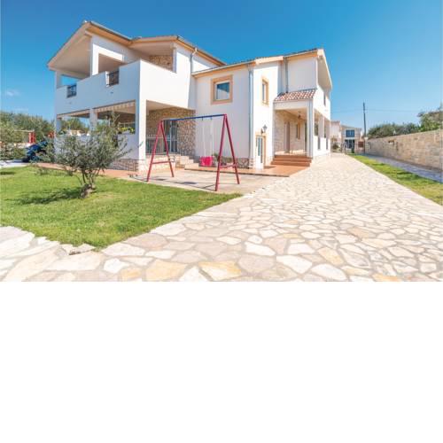 One-Bedroom Apartment in Biograd