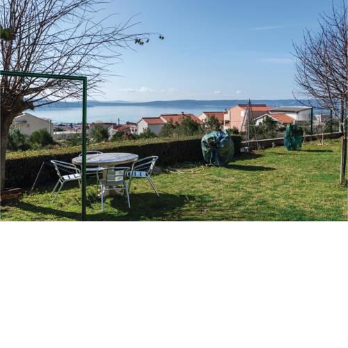 One-Bedroom Apartment in Kastel Gomilica