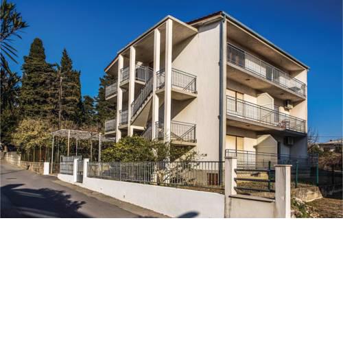 One-Bedroom Apartment in Kastel Luksic