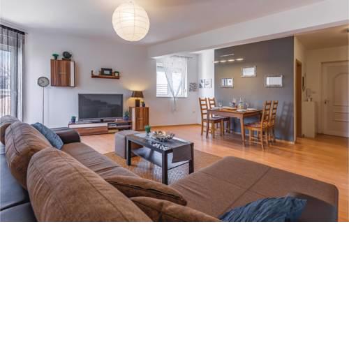 One-Bedroom Apartment in Liznjan