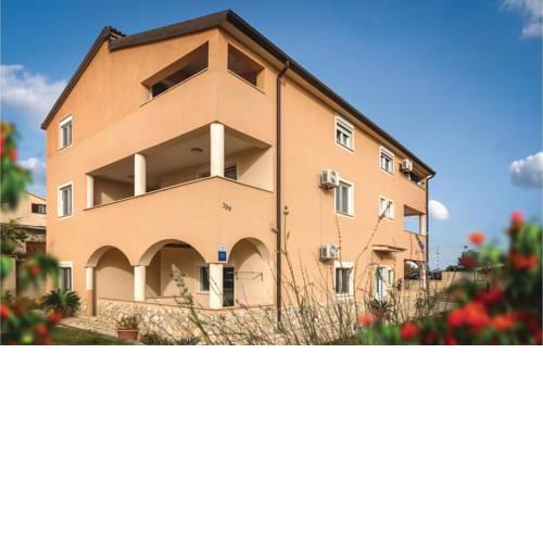One-Bedroom Apartment in Liznjan
