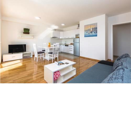 One-Bedroom Apartment in Makarska