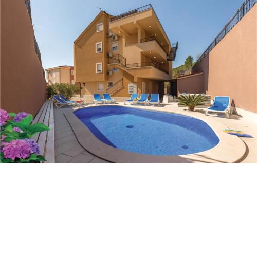 One-Bedroom Apartment in Makarska