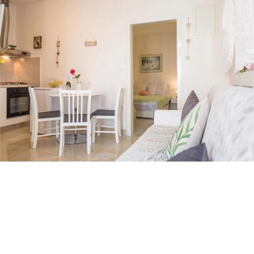 One-Bedroom Apartment in Metkovic