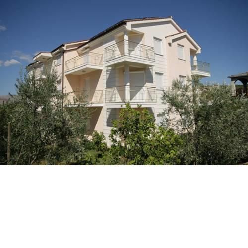 One-Bedroom Apartment in Okrug Gornji II
