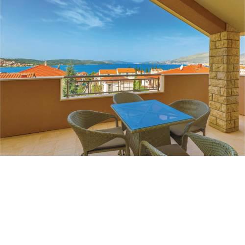 One-Bedroom Apartment in Okrug Gornji