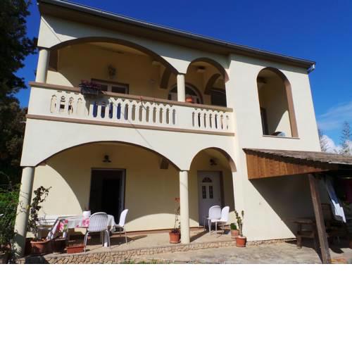 One-Bedroom Apartment in Pakostane I