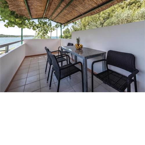 One-Bedroom Apartment in Pirovac