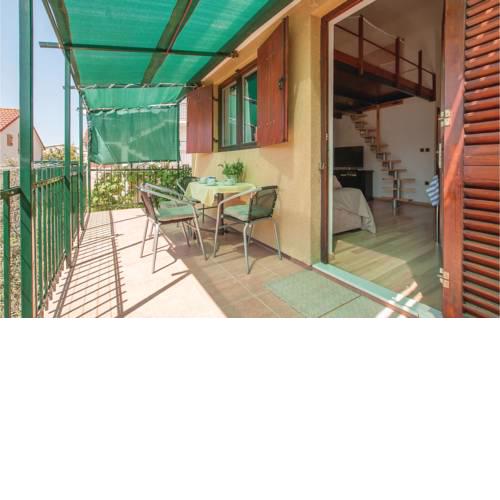 One-Bedroom Apartment in Pirovac