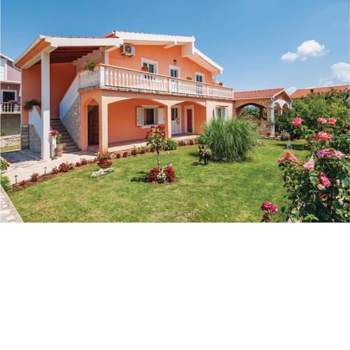 One-Bedroom Apartment in Podgradina