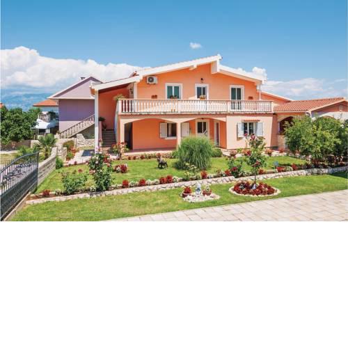 One-Bedroom Apartment in Podgradina