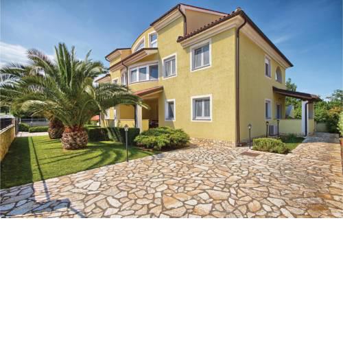 One-Bedroom Apartment in Premantura