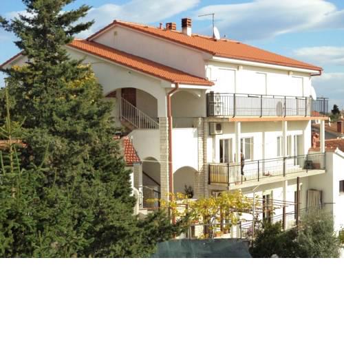 One-Bedroom Apartment in Pula V