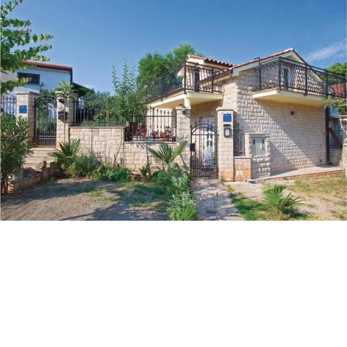 One-Bedroom Apartment in Pula