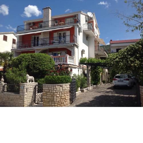 One-Bedroom Apartment in Selce IX