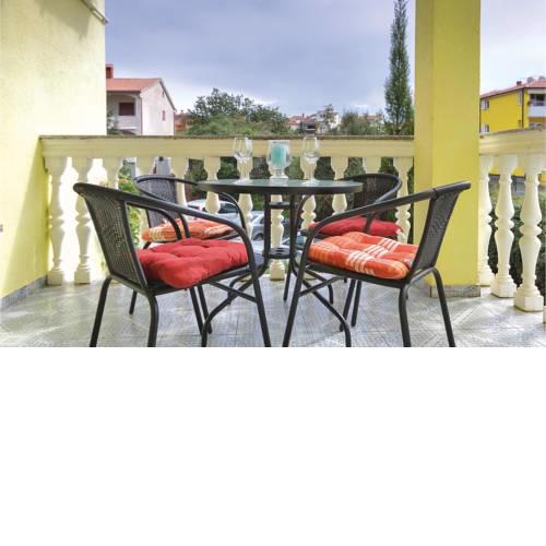 One-Bedroom Apartment in Stinjan