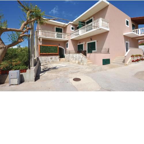 One-Bedroom Apartment in Sucuraj