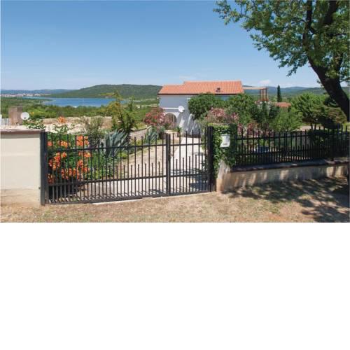 One-Bedroom Apartment in Tisno