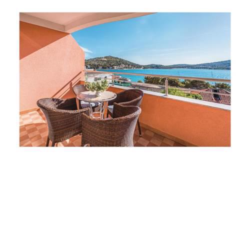 One-Bedroom Apartment in Tisno