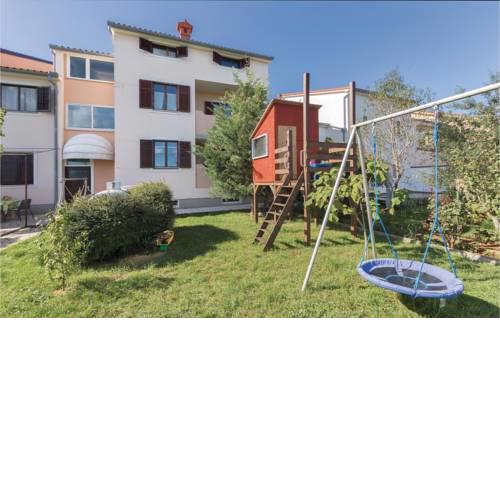 One-Bedroom Apartment in Valbandon