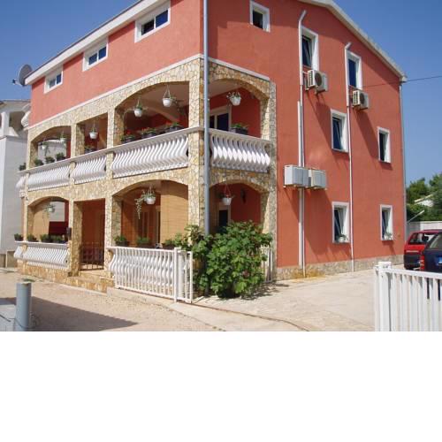One-Bedroom Apartment in Vir I
