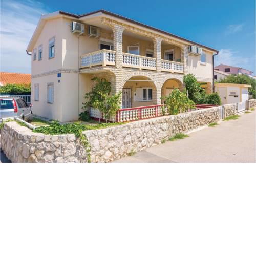 One-Bedroom Apartment in Vir
