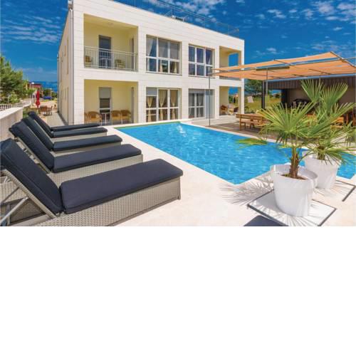 One-Bedroom Apartment in Vir