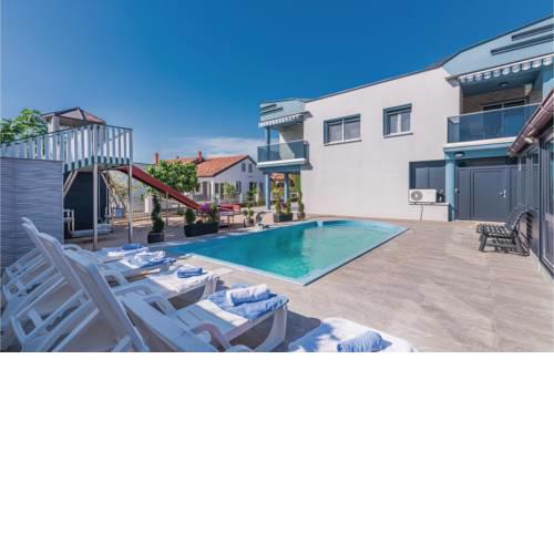 One-Bedroom Apartment in Vrh