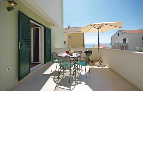 One-Bedroom Apartment Makarska with Sea View 01