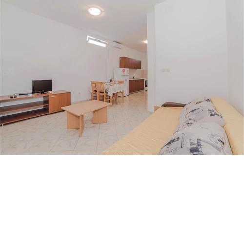 One-Bedroom Apartment Put Grande 02