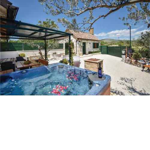 One-Bedroom Holiday Home in Seget Gornji