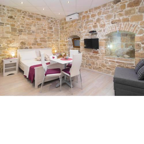 Original Split Palace Stone Walls