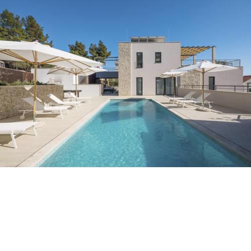 Osibova Villa Sleeps 9 with Pool Air Con and WiFi