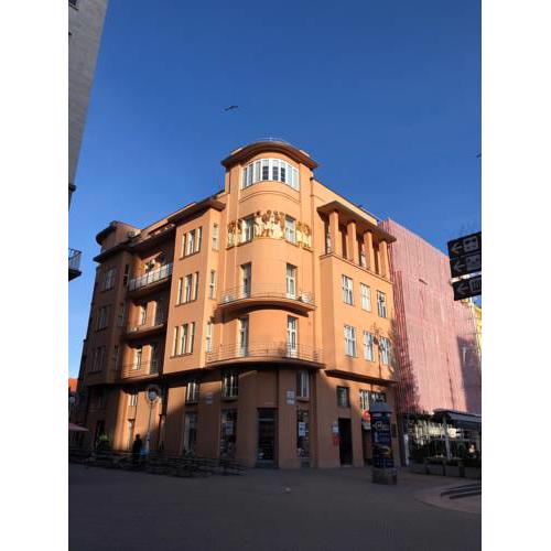 Oval Main Square Apartment
