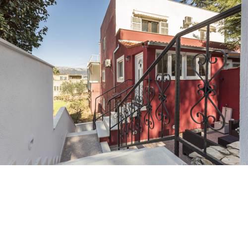 Ozzie Luxury Apartment