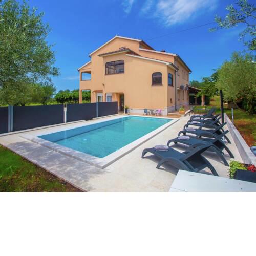 Peaceful Apartment in Sveti Lovrec with Swimming Pool