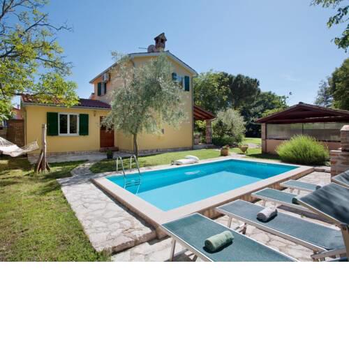 Peaceful Holiday Home in Umag with Swimming Pool